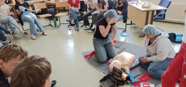 Erste Hilfe Kurs der 4. Klassen Erste Hilfe Kurs der 4. Klassen